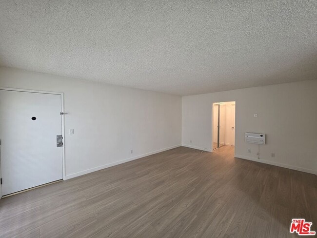 10815 Rose Ave in Los Angeles, CA - Building Photo - Building Photo