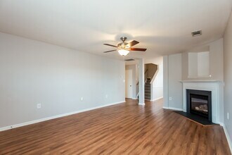 717 Overlook Rd in Lowell, NC - Building Photo - Building Photo