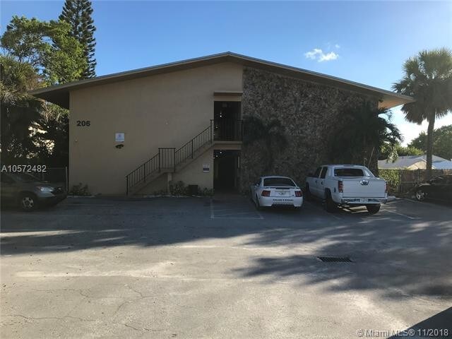 206 NE 3rd St-Unit -11 in Hallandale Beach, FL - Building Photo
