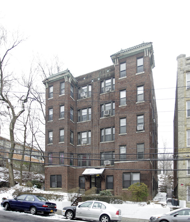 110 Valentine Ln in Yonkers, NY - Foto de edificio