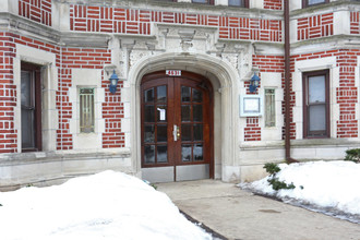 O'Kana Ravenswood Apartments in Chicago, IL - Foto de edificio - Building Photo