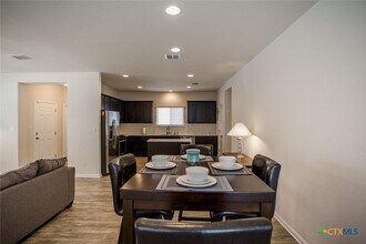 242 Mossycup Dr in San Marcos, TX - Building Photo - Building Photo