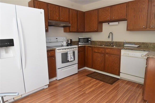 1677 Brookhouse Cir, Unit BR224 in Sarasota, FL - Building Photo - Building Photo