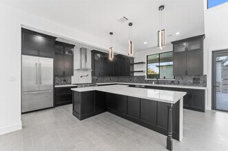 10070 Cedardale Dr in Houston, TX - Building Photo - Building Photo