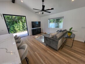 409 N Rancho Rd in Thousand Oaks, CA - Building Photo - Building Photo
