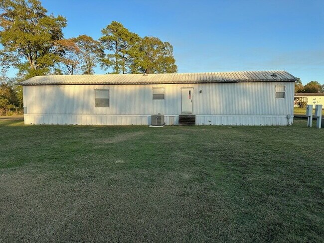 395 Yaupon St in Pineland, TX - Building Photo - Building Photo