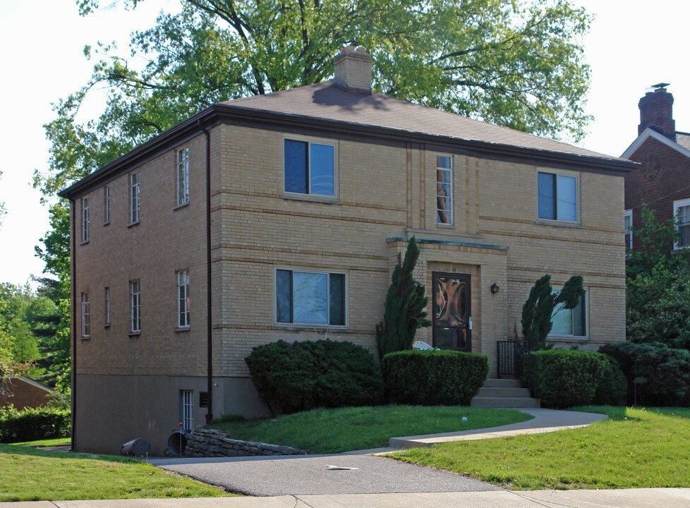 14 Buttermilk Pike in Fort Mitchell, KY - Foto de edificio