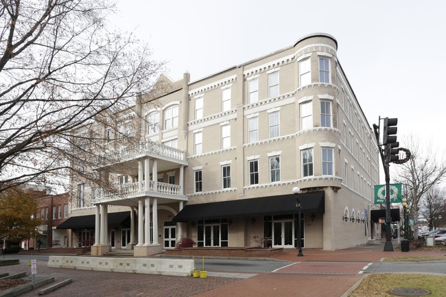 100-108 W Whitner St