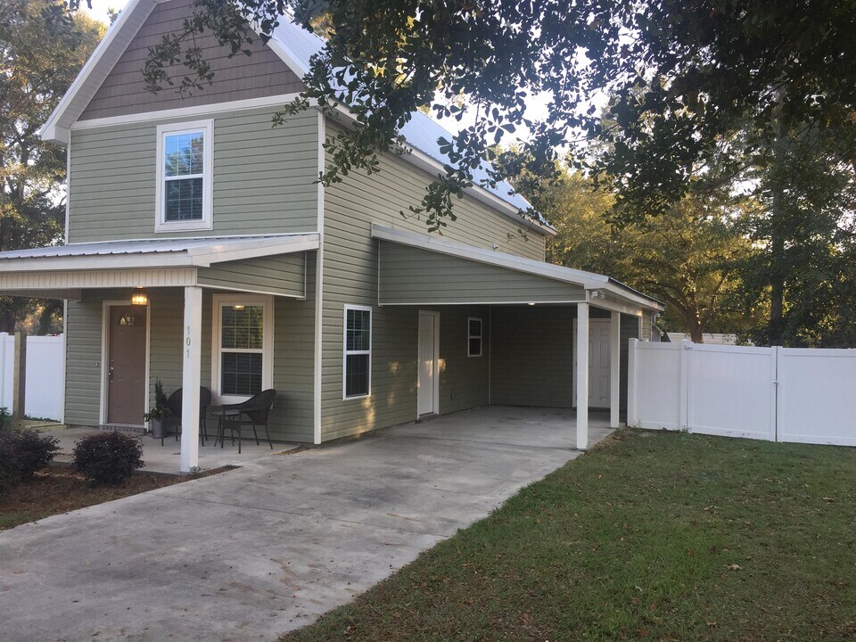 101 Southbrook Dr in Guyton, GA - Building Photo