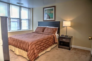 5540 Pershing Ave, Unit 2B