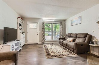 2797 E Nichols Cir in Centennial, CO - Foto de edificio - Building Photo