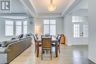 1392 Hydrangea Gdns in Oakville, ON - Building Photo - Building Photo