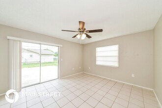 3299 Lalani Blvd in Sarasota, FL - Building Photo - Building Photo