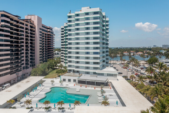 Imperial House in Miami Beach, FL - Foto de edificio - Building Photo