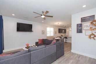 2013 E Waters Ave in Tampa, FL - Building Photo - Building Photo