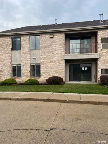 16143 Clarkson Dr in Fraser, MI - Building Photo