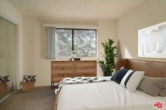950 Edgecliffe Dr in Los Angeles, CA - Building Photo - Building Photo