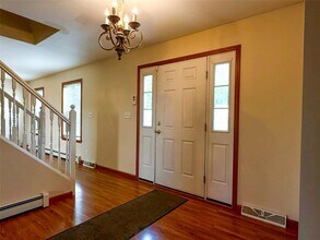 10 Ashlyn Dr in Marlboro, NY - Building Photo - Building Photo