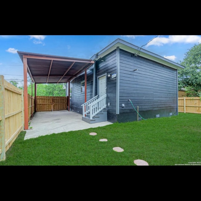 210 N San Jacinto St in San Antonio, TX - Building Photo - Building Photo