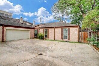 1108 Nantucket Dr in Houston, TX - Building Photo - Building Photo