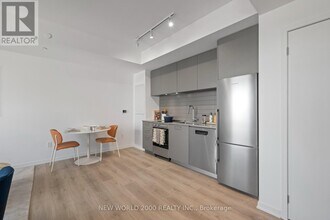 101 Roehampton Ave in Toronto, ON - Building Photo - Building Photo