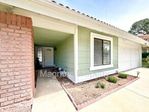 45680 Clubhouse Dr in Temecula, CA - Foto de edificio - Building Photo