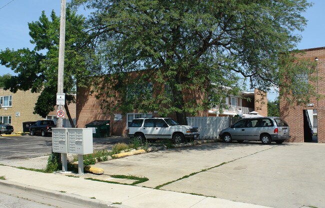 10524 Crown Rd in Franklin Park, IL - Building Photo - Building Photo