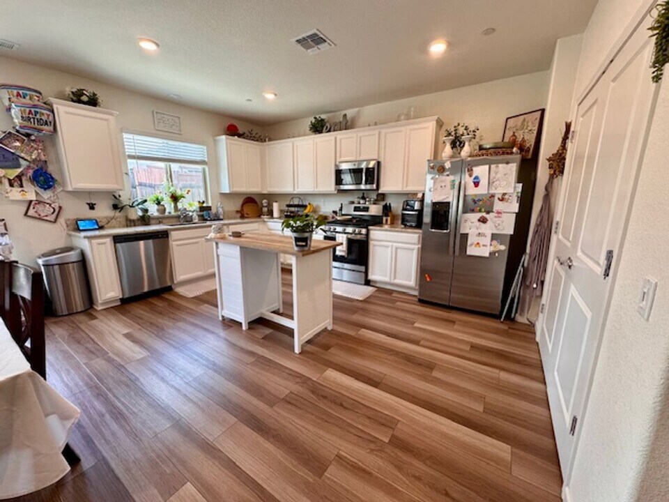 12767 Scholarly Wy in Rancho Cordova, CA - Building Photo