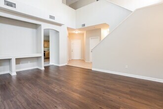 4933 Royal Lake Ave in Las Vegas, NV - Building Photo - Building Photo