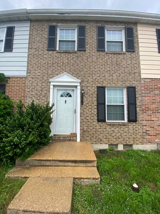 8216 Tomlinson Ct in Severn, MD - Building Photo