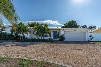 4000 49th Ave S in St. Petersburg, FL - Building Photo - Building Photo