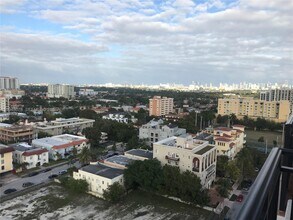 1607 Ponce de Leon Blvd in Coral Gables, FL - Building Photo - Building Photo