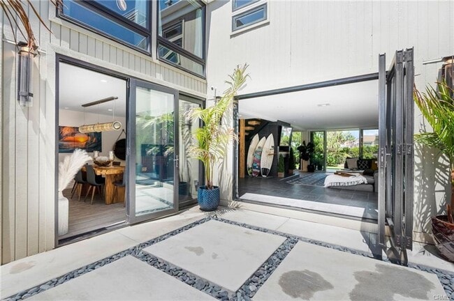 16353 Wimbledon Ln in Huntington Beach, CA - Building Photo - Building Photo