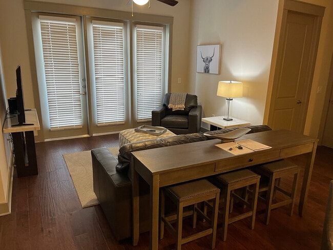 5720 Carnegie Blvd in Charlotte, NC - Building Photo - Building Photo