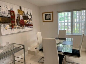 372 NE 162nd St, Unit 1 in Miami, FL - Building Photo - Building Photo