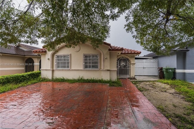 7553 W 4th Ct in Hialeah, FL - Building Photo - Building Photo