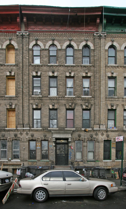 169 Starr St in Brooklyn, NY - Foto de edificio