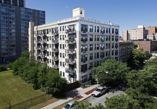 Eastwood by the Lake in Chicago, IL - Foto de edificio - Building Photo