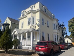 91 W Cottage St in Boston, MA - Foto de edificio - Building Photo