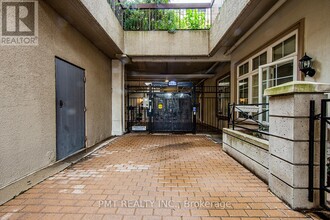 71-171 McCaul St in Toronto, ON - Building Photo - Building Photo