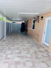 934 SW 75th Ave in Miami, FL - Foto de edificio - Building Photo