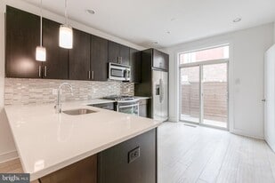 918 N 5th St in Philadelphia, PA - Building Photo