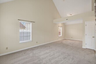 103 Kincaid Ln in Hampton, VA - Building Photo - Building Photo