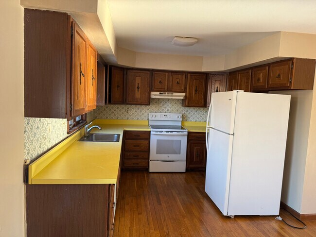 7 Bryson Ave in Seymour, CT - Foto de edificio - Building Photo