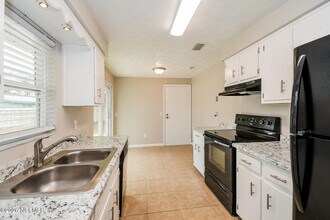 1721 Stacey Ct in Middleburg, FL - Building Photo - Building Photo