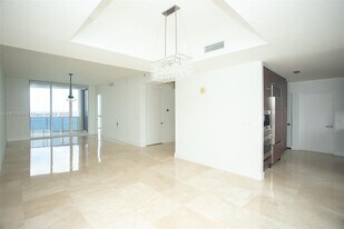 15811 Collins Ave, Unit 3004 in North Miami Beach, FL - Building Photo