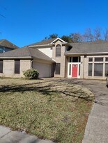 231 Cedar Elm Ln in Sugar Land, TX - Building Photo