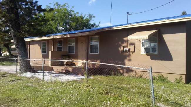 2650 Booker St in Fort Pierce, FL - Building Photo - Other