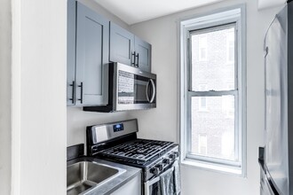 340 E 58th St in New York, NY - Building Photo - Building Photo