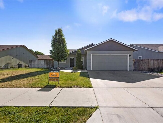 564 N Harrison in Kennewick, WA - Building Photo - Building Photo
